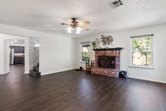 Building Photo - 1305 Cedar Brook Dr