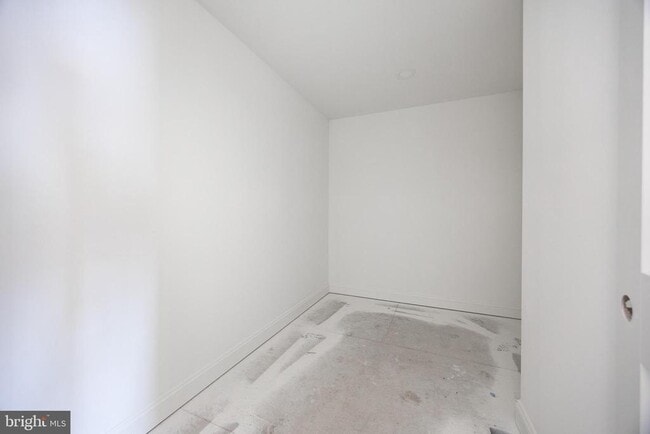 Building Photo - 453 E Franklin St