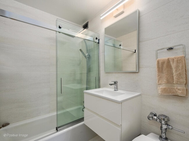 Building Photo - 330 W Diversey Pkwy