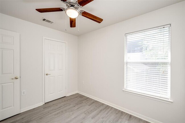 Building Photo - 6117 Perlita Dr