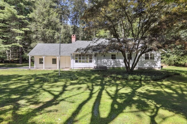 Primary Photo - 8 Fairview Ln