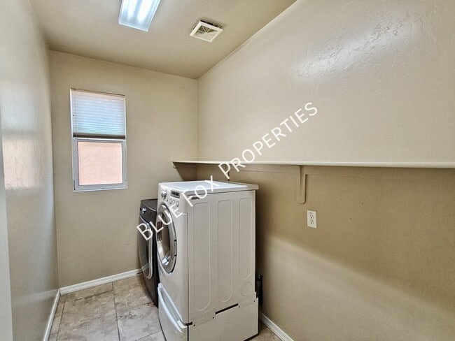 Building Photo - 5874 N Dartwhite Dr