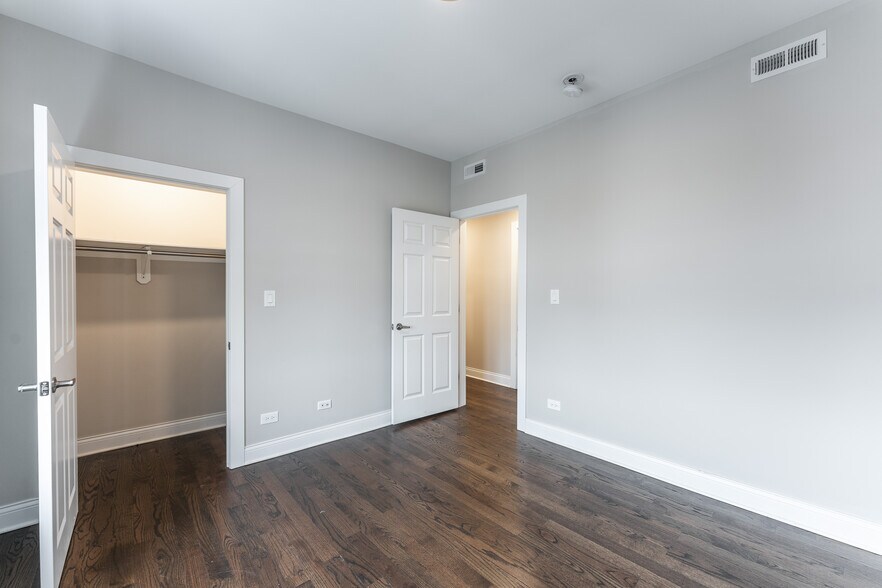 Building Photo - 2238 N Sawyer Ave