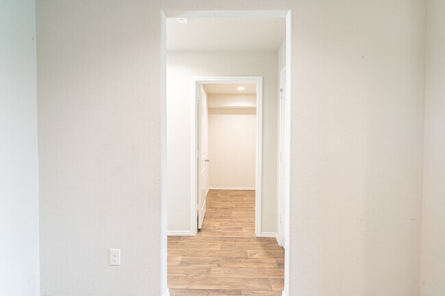 Building Photo - 1834 Brady Shores Dr