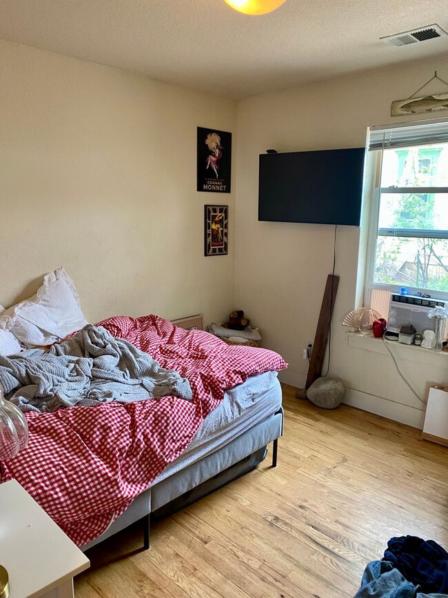 Building Photo - Historic Charm -Located Between CU Campus ...