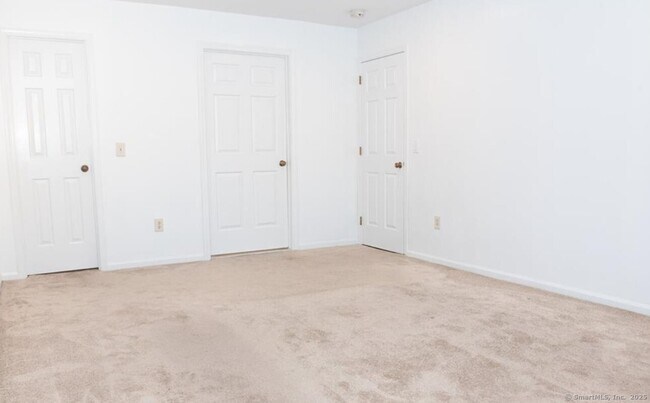 Building Photo - 211 Windgate Cir
