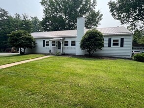 Building Photo - 4 Bed, 2 Bath House