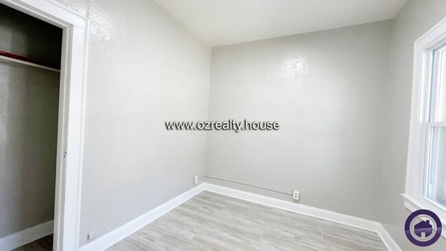Building Photo - 3430 Maple St