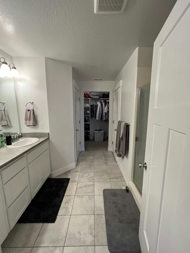 Building Photo - 192 W Silver Springs Dr