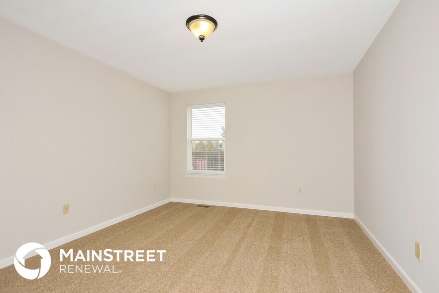 Building Photo - 1010 Glengarry Dr