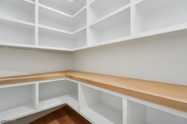 Building Photo - 15 Lake Rd