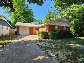 Building Photo - (3) Bed/(1.5) Bath in Core Norman Avail No...
