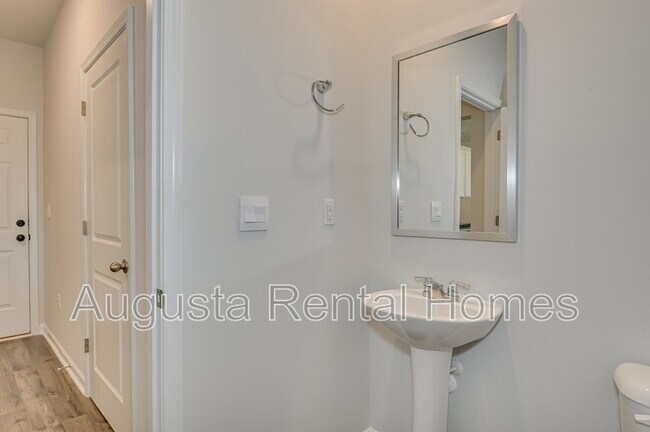 Building Photo - 5419 Thrasher Ln
