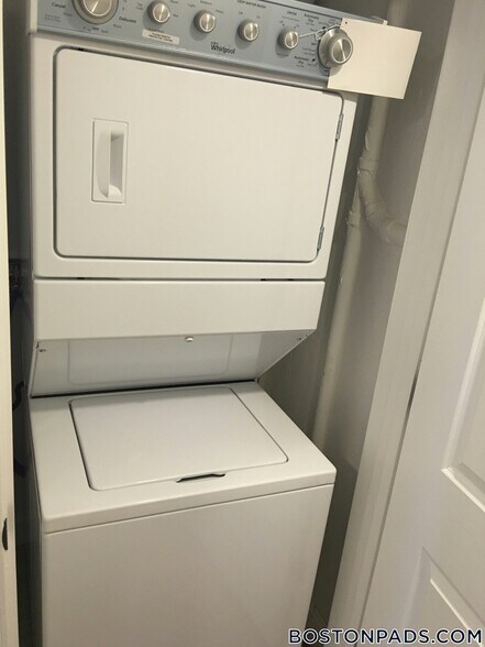 Building Photo - 2747 Washington St