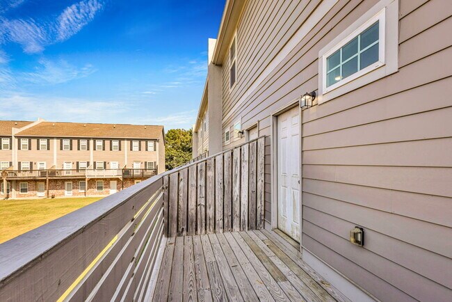 Building Photo - TDY, Cruisers Welcome!