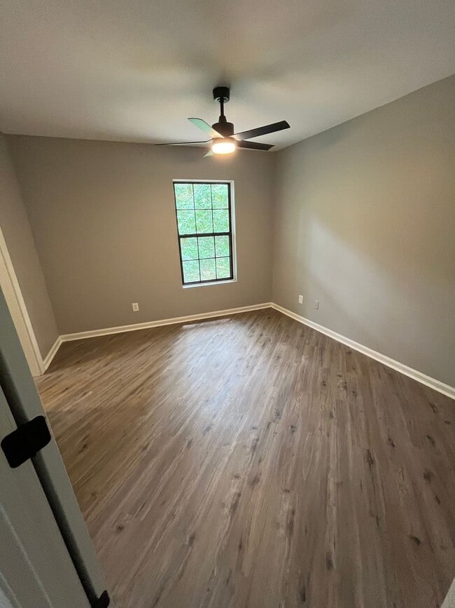 Building Photo - 3 Bed 3 Bath Condo Located in Golf Club Gated Community