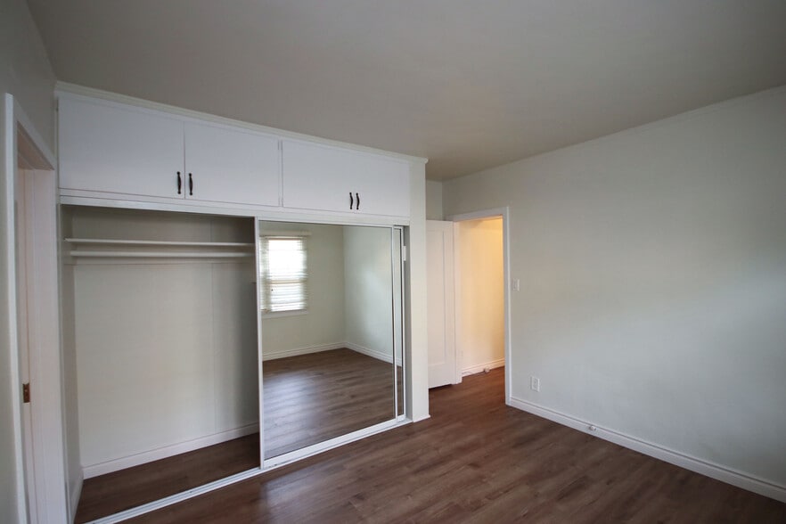 Building Photo - 2350 Marengo Ave