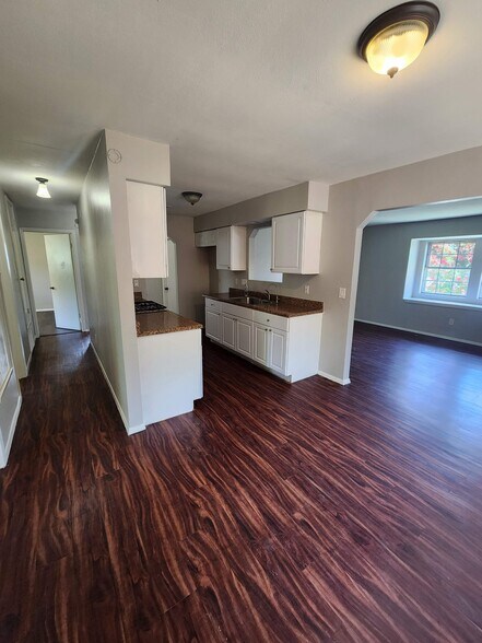 Building Photo - 6916 Pondsdale Ln