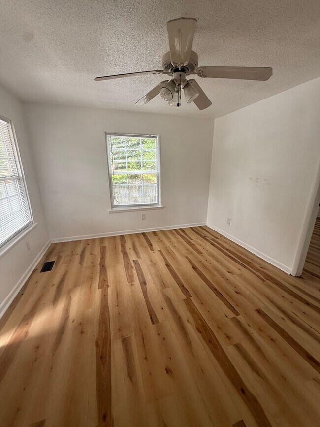 Building Photo - Charming 2-bedroom, 1-bathroom house in West Columbia