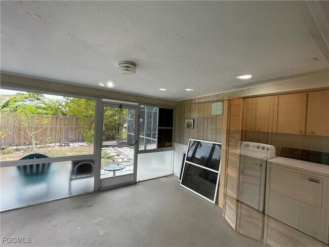 Building Photo - 4108 SE 18th Pl