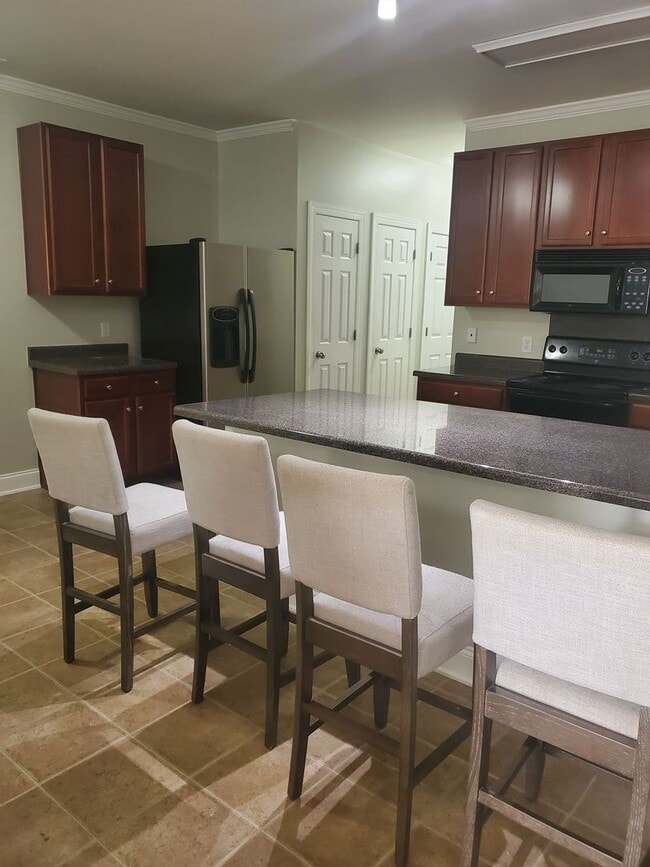 Building Photo - Coming Soon! Lake-area living, 2 Bedroom Apartment