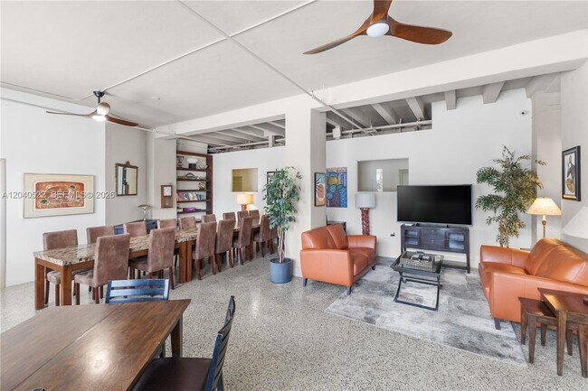 Building Photo - 255 W 24th St