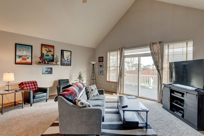 Building Photo - Modern 3 Bed 2 Bath Corner Home ** First M...
