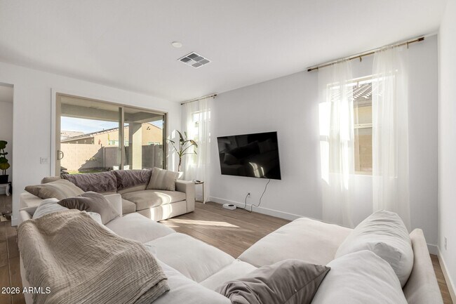 Building Photo - 16780 W Cameron Dr