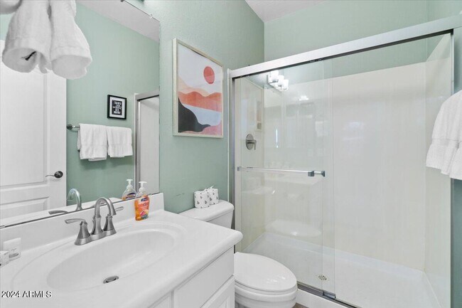 Building Photo - 5512 E Campo Bello Dr