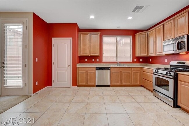 Building Photo - 10429 Scotch Elm Ave