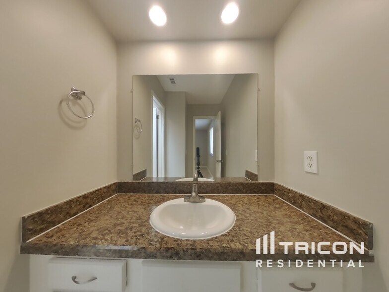 Building Photo - 5726 Springhaven Dr