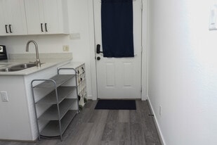 Building Photo - 8724 Peachtree St