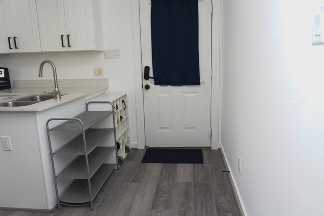 Building Photo - 8724 Peachtree St