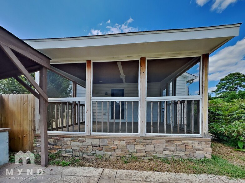 Building Photo - 40 Strawberry Hill Ln