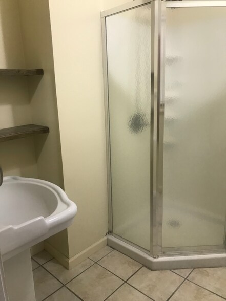 Building Photo - 3468 SE Crestwater Dr