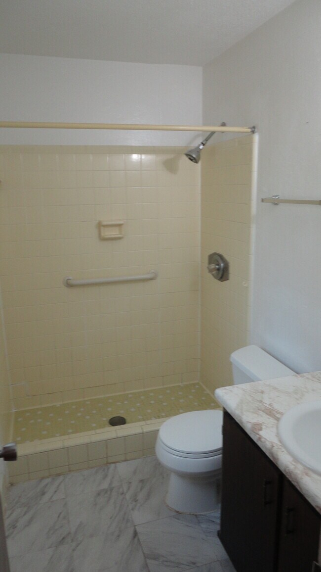Building Photo - 4620 SW 20th Terrace