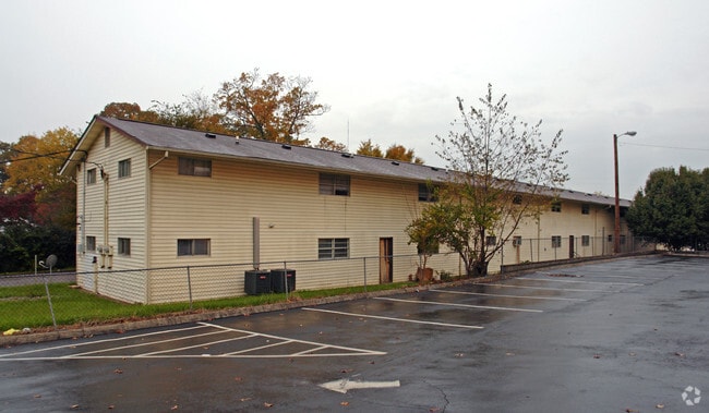 Building Photo - 2215 Washington Pk