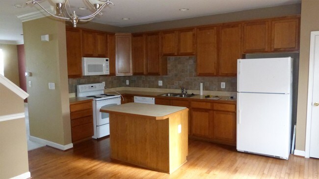 Building Photo - 1308 Saunders Dr