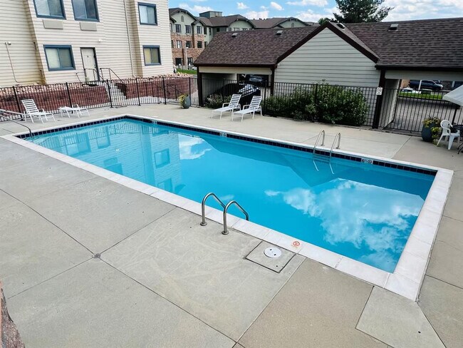 Building Photo - 6380 S Boston St