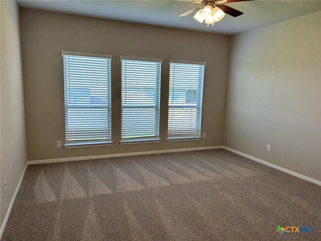 Building Photo - 10211 Six Shooter Ln