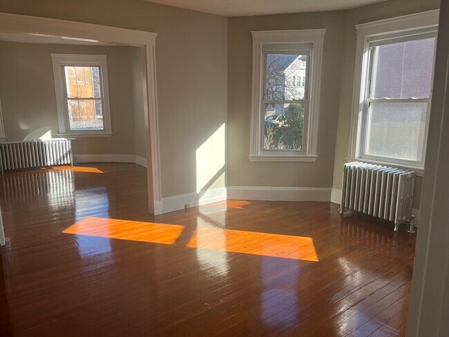 Building Photo - 25 Bradwood St