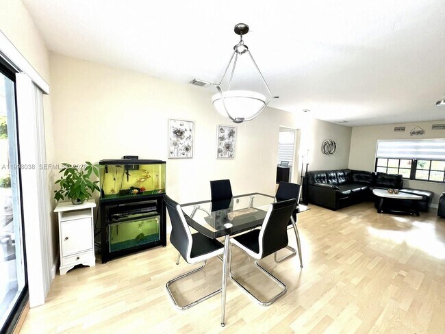 Building Photo - 1361 N Fieldlark Ln