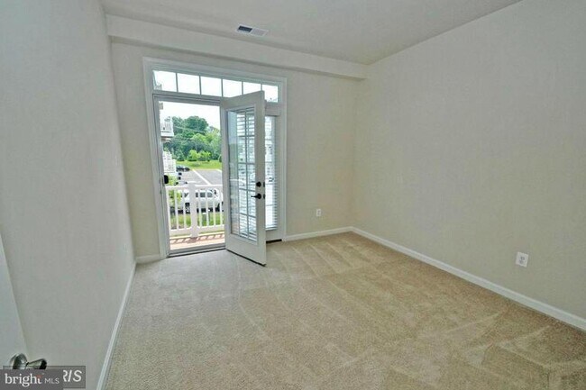 Building Photo - 9549 Hyde Pl