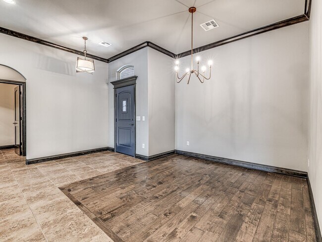 Building Photo - 13609 Gentry Dr