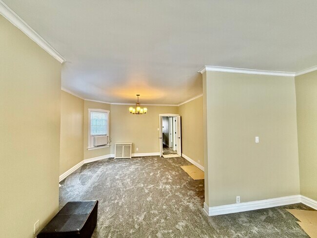 Building Photo - 5644 N Talman Ave