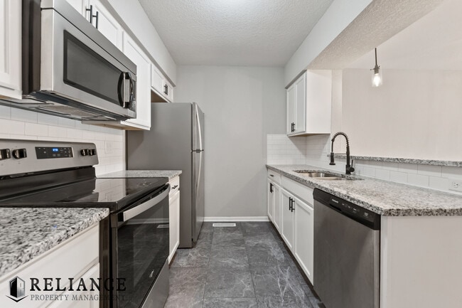 Building Photo - 8712 Lakeland Cir