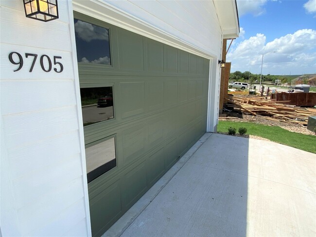Building Photo - 9705 Evening Canopy Dr