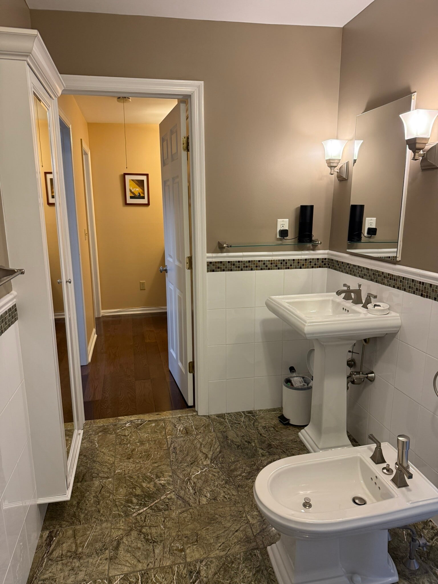 Building Photo - 1465 E Putnam Ave