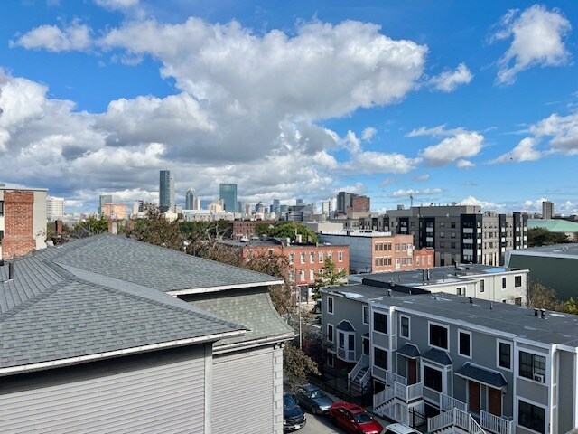 Building Photo - 717 Parker St