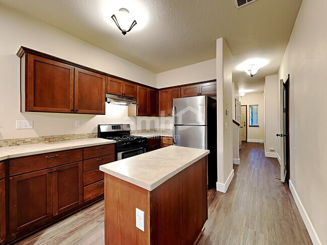 Building Photo - 33586 SE Steinfeld St